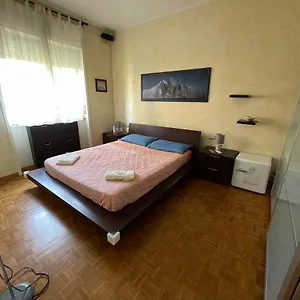 https://impeccable-3-bedroom-house-up-to-6-people-10-minutes.it-lombardy.com